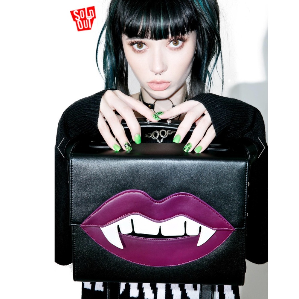 Beautevil vampire lips current mood bag